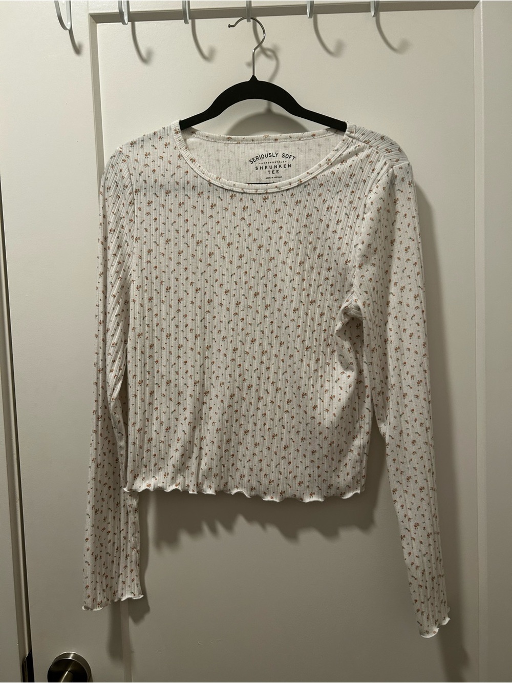 Aeropostale Floral Ribbed Shrunken Tee Long Sleeve Lettuce Trim White Cream